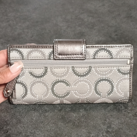 NWOT Coach Metallic Silver Signature C Op Art Continental Wallet - Picture 4 of 4